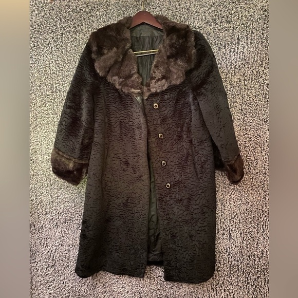 Vintage Women's Faux Black Persian Lamb Swing
Coat with Faux Mink Collar & Cuffs - Picture 14 of 16